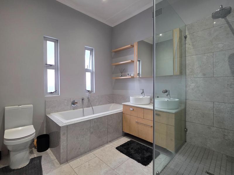 4 Bedroom Property for Sale in Bantry Bay Western Cape